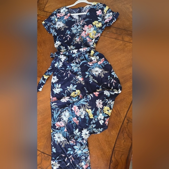 LOFT Black and Pink Floral Jumpsuit with Elegant Wide-Leg Design.Size 4 - Picture 12 of 14